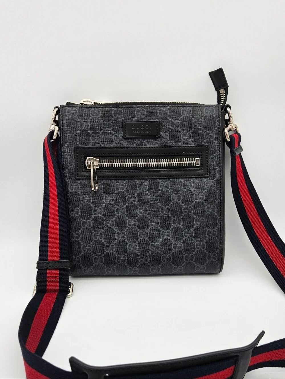 Authentic Gucci GG Supreme Shoulder Bag Black #4401M